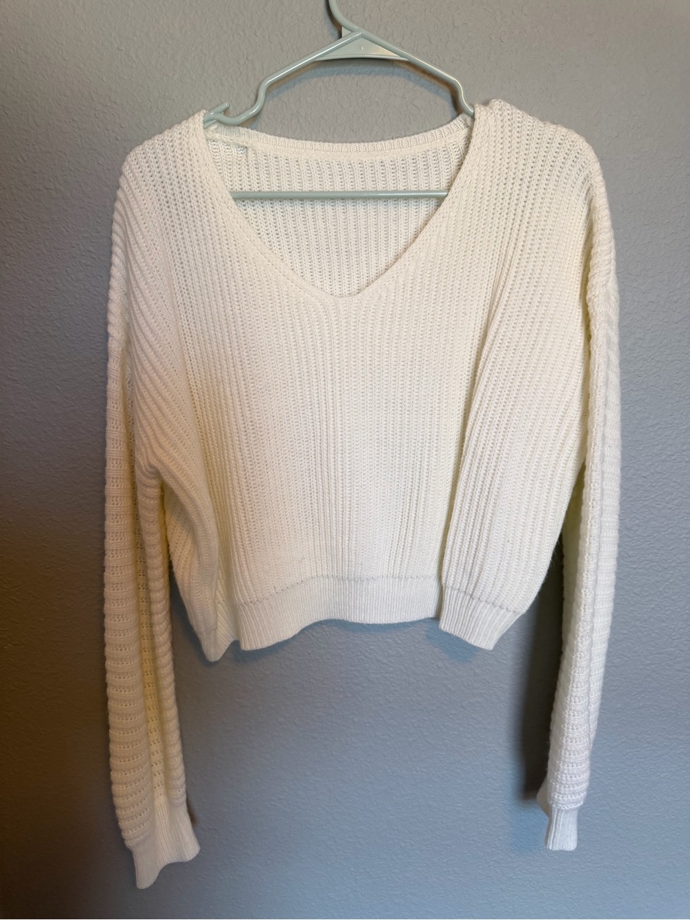 Amazon Women's Cream V-Neck Cropped Ribbed Knit Sweater